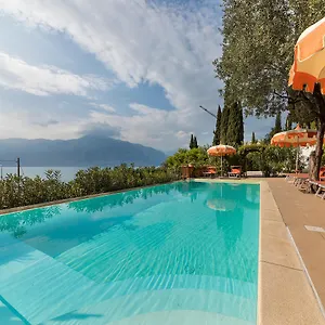 Apartmán Wonderful View With Pool With Breakfast Gardasee